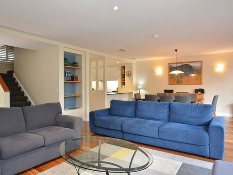 Villa De Saran Located Within Cypress Lakes - Lightning Ridge Tourism 11