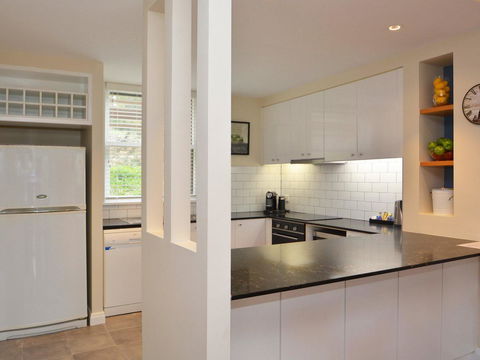 Villa De Saran Located Within Cypress Lakes - Lightning Ridge Tourism 8