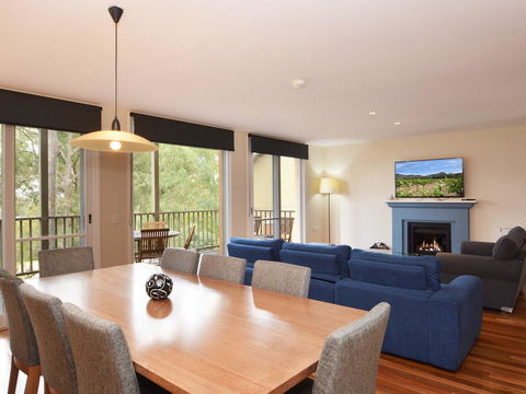 Villa De Saran Located Within Cypress Lakes - Lightning Ridge Tourism 6