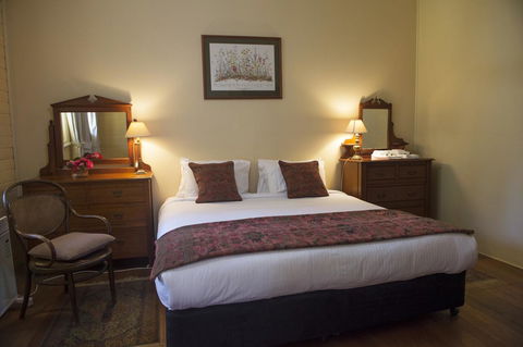 Hillview Heritage Hotel - Lightning Ridge Tourism 7