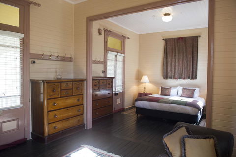 Hillview Heritage Hotel - Lightning Ridge Tourism 36