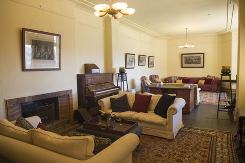 Hillview Heritage Hotel - Lightning Ridge Tourism 9