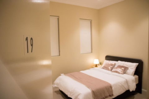 T&M HOUSE - Lightning Ridge Tourism 11