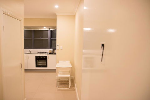 T&M HOUSE - Lightning Ridge Tourism 9