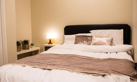 T&M HOUSE - Lightning Ridge Tourism 0