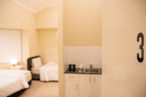 T&M HOUSE - Lightning Ridge Tourism 16