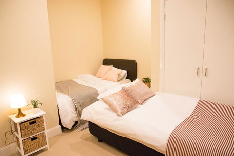 T&M HOUSE - Lightning Ridge Tourism 8