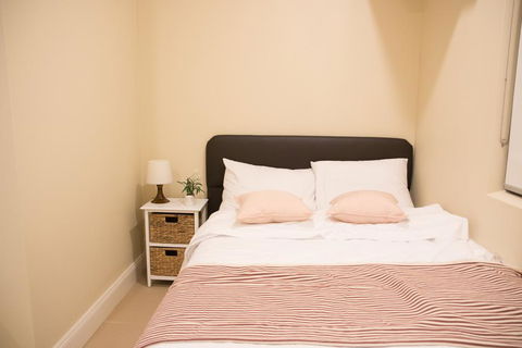 T&M HOUSE - Lightning Ridge Tourism 24