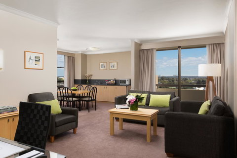 Rydges North Sydney - Lightning Ridge Tourism 6
