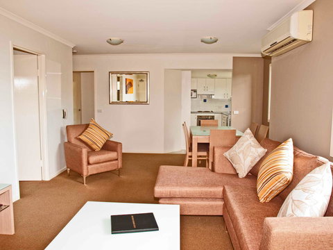 South Pacific Apartments - Lightning Ridge Tourism 14