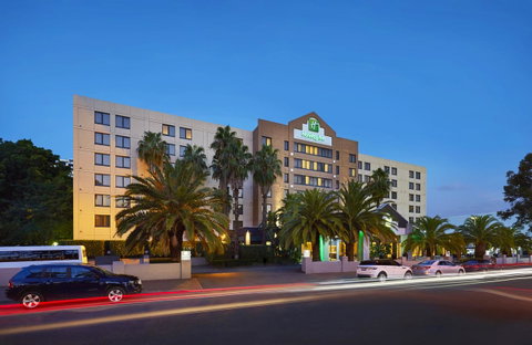 Holiday Inn Parramatta, An IHG Hotel - Lightning Ridge Tourism 9