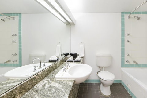 Holiday Inn Parramatta, An IHG Hotel - Lightning Ridge Tourism 7