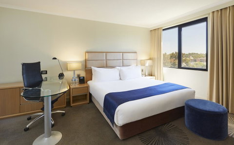 Holiday Inn Parramatta, An IHG Hotel - Lightning Ridge Tourism 3