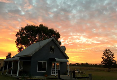 Madigan Wine Country Cottages - Lightning Ridge Tourism 15