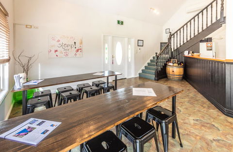 Madigan Wine Country Cottages - Lightning Ridge Tourism 26