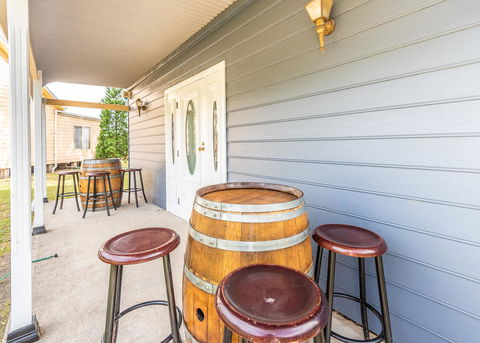 Madigan Wine Country Cottages - Lightning Ridge Tourism 21