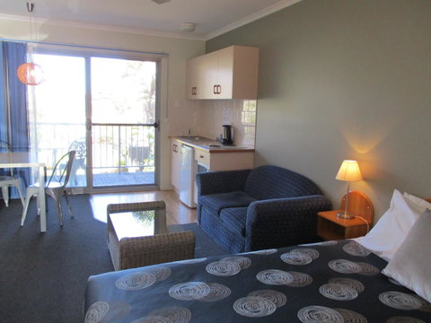 South Seas Motel - Lightning Ridge Tourism 11