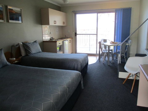South Seas Motel - Lightning Ridge Tourism 9
