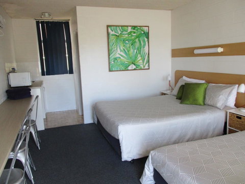 South Seas Motel - Lightning Ridge Tourism 1
