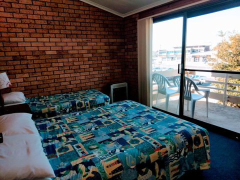 South Seas Motel - Lightning Ridge Tourism 3
