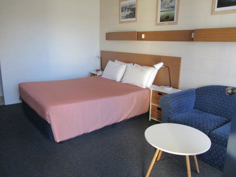 South Seas Motel - Lightning Ridge Tourism 4