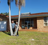 Twin Palms Holiday House at Lighthouse - Lightning Ridge Tourism