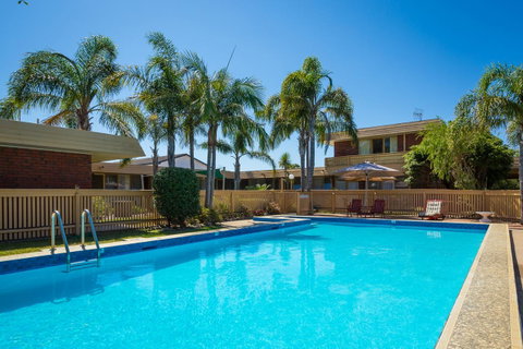 Kalindo Merimbula - Lightning Ridge Tourism 0