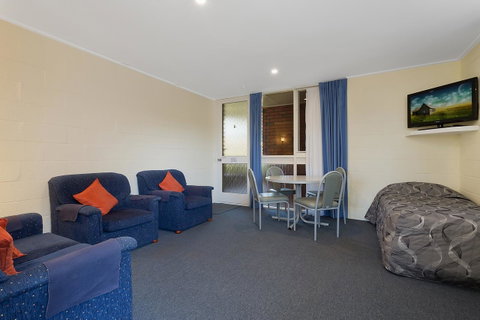 Kalindo Merimbula - Lightning Ridge Tourism 8