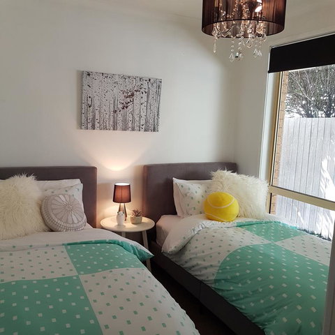 Belle In Bowral - Lightning Ridge Tourism 13