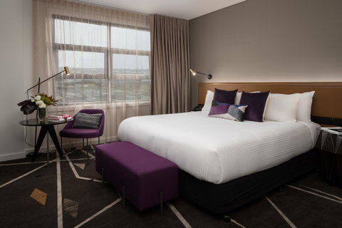 Rydges Campbelltown - Lightning Ridge Tourism 12