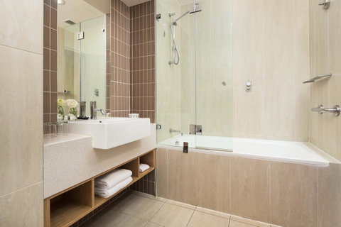 Rydges Campbelltown - Lightning Ridge Tourism 24