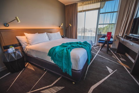 Rydges Campbelltown - Lightning Ridge Tourism 9