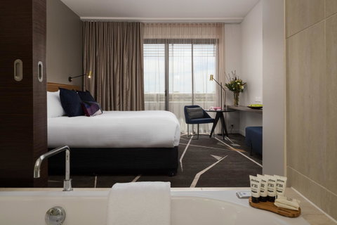 Rydges Campbelltown - Lightning Ridge Tourism 14
