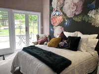 Book Arcadia Accommodation Vacations Lightning Ridge Tourism Lightning Ridge Tourism