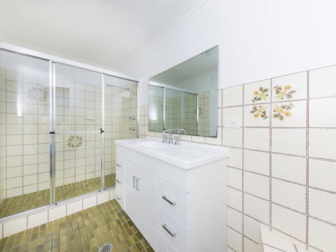 Centrepoint 10 - Lightning Ridge Tourism 3