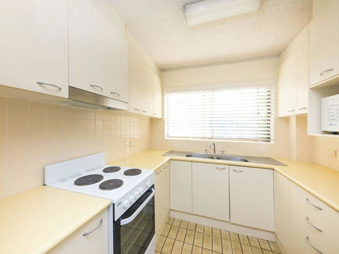 Centrepoint 10 - Lightning Ridge Tourism 7