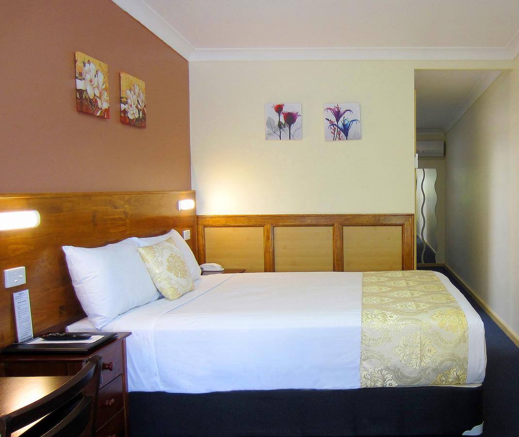 Tallwoods Village NSW Lightning Ridge Tourism