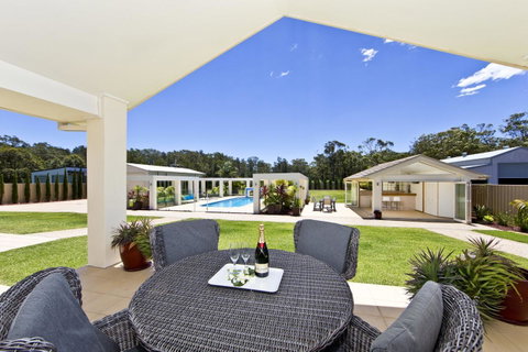One Mile Mansion - Private Coastal Retreat FREE FAMILY ADVENTURE PASS - Lightning Ridge Tourism 1