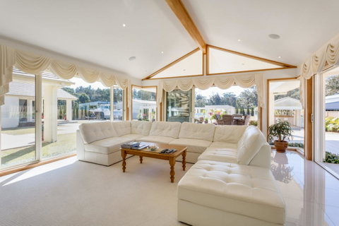 One Mile Mansion - Private Coastal Retreat FREE FAMILY ADVENTURE PASS - Lightning Ridge Tourism 11