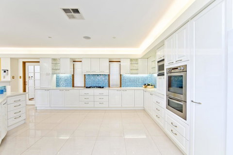 One Mile Mansion - Private Coastal Retreat FREE FAMILY ADVENTURE PASS - Lightning Ridge Tourism 2