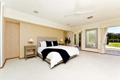 One Mile Mansion - Private Coastal Retreat FREE FAMILY ADVENTURE PASS - Lightning Ridge Tourism 7