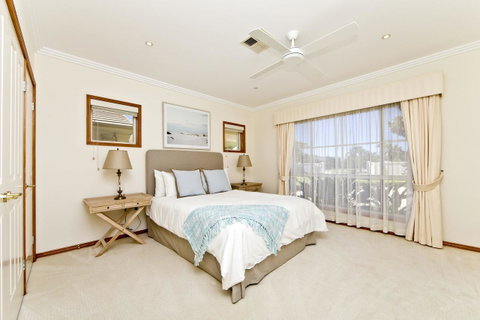One Mile Mansion - Private Coastal Retreat FREE FAMILY ADVENTURE PASS - Lightning Ridge Tourism 15