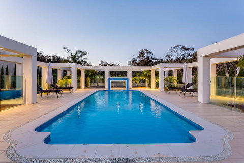 One Mile Mansion - Private Coastal Retreat FREE FAMILY ADVENTURE PASS - Lightning Ridge Tourism 0