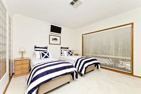 One Mile Mansion - Private Coastal Retreat FREE FAMILY ADVENTURE PASS - Lightning Ridge Tourism 17