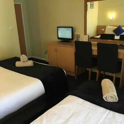 Sky Rider Motor Inn - Lightning Ridge Tourism 27