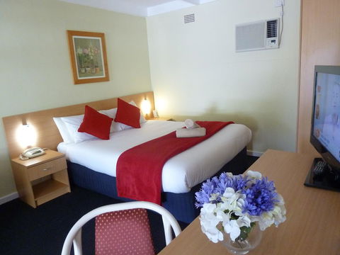 Sky Rider Motor Inn - Lightning Ridge Tourism 1