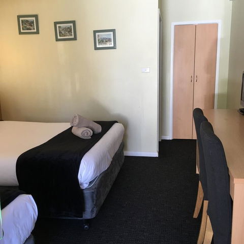 Sky Rider Motor Inn - Lightning Ridge Tourism 26
