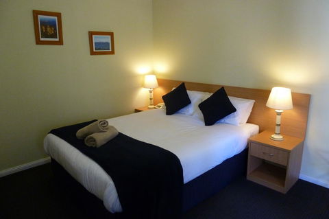 Sky Rider Motor Inn - Lightning Ridge Tourism 18