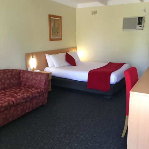 Sky Rider Motor Inn - Lightning Ridge Tourism 4