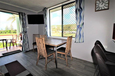 Beachfront 3, 25 Willow Street - Lightning Ridge Tourism 3